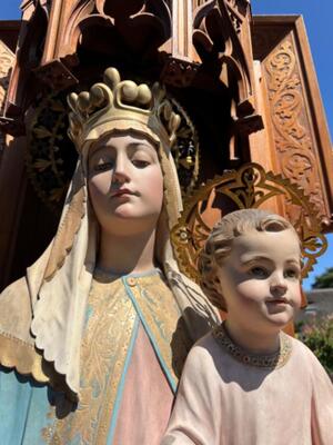 Chapel With St. Mary & Child.  style Gothic - Style en Wood, Spain 19 th century ( Anno 1865 )