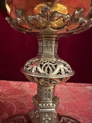 Ciborium With Original Case. By : La Croix D'Or Bruges Silversmith style Gothic - Style en Full - Silver / Silver Marks Present, Bruges - Belgium  19 th century ( Anno 1865 )