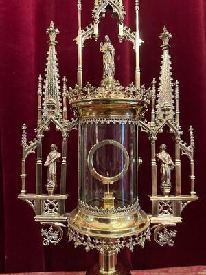 1 Gothic - Style Cillinder Monstrance