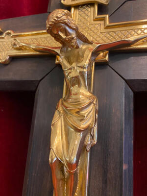 Corpus With Cross style Gothic - style en Brass / Bronze / Polished and Varnished / Wood, Belgium  19 th century ( Anno 1890 )