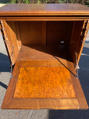 Desk - Cabinet style Gothic - style en Oak wood, Belgium  20 th century ( Anno 1950 )