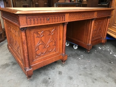 Double Sided Desk style Gothic - style en Oak wood, Belgium 19th century