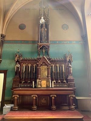 Exceptional Altar  style Gothic - Style en Oak Wood, Belgium 19th century