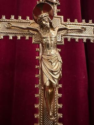 Exceptional Altar -Cross style Gothic - Style en Brass / Bronze / Polished and Varnished / Enamel / Stones, Belgium  19 th century ( Anno 1865 )