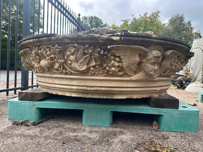 Exceptional Architectural Element style Gothic - Style en Hand - Carved Sandstone, Belgium  19 th century ( Anno 1830 )
