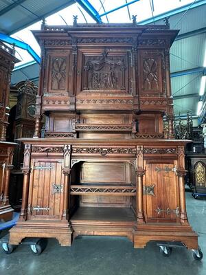 Exceptional Cabinet style Gothic - Style en Wood Walnut, France 19 th century