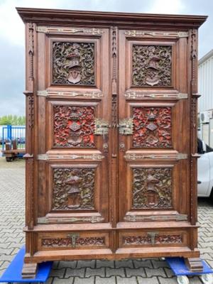 Exceptional Cabinet style Gothic - style en Oak wood, France 19 th century