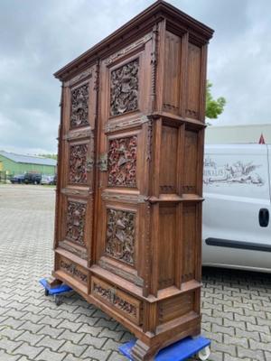 Exceptional Cabinet style Gothic - style en Oak wood, France 19 th century