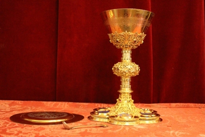 Exceptional Chalice With Paten And Spoon. Signed : J Van Damme Brugge style Gothic - style en full silver / Gilt / Gemstones / Enamelled, Belgium 19th century ( 1908 )