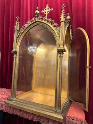 Exceptional Display Cabinet style Gothic - Style en Bronze - Gilt / Glass, France 19 th century ( Anno 1865 )