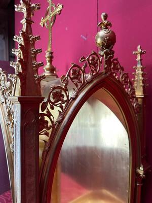 Exceptional Display Cabinet style Gothic - Style en Bronze - Gilt / Polished and Varnished / Glass, France 19 th century ( Anno 1865 )