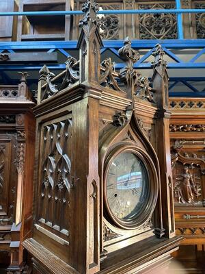 Exceptional Standing Clock style Gothic - Style en Walnut wood / Glass / Brass, France 19 th century