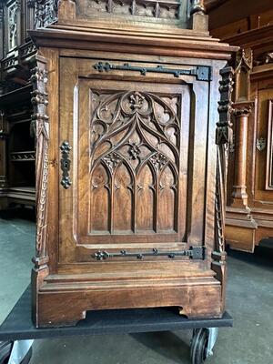 Exceptional Standing Clock style Gothic - Style en Walnut wood / Glass / Brass, France 19 th century