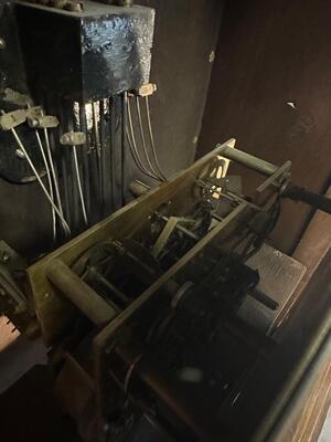 Exceptional Standing Clock style Gothic - Style en Walnut wood / Glass / Brass, France 19 th century