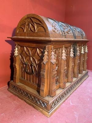 Exceptional Trunk Weight 103 Kgs ! style Gothic - style en Oak wood, Belgium 19th century