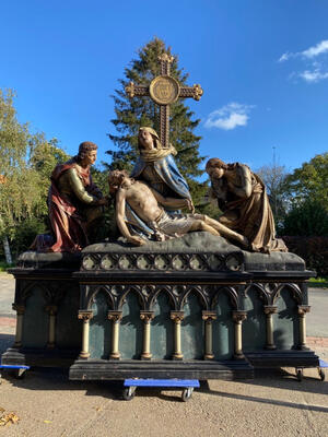 1 Gothic - style Exceptional Very Large Pieta / Golgotha Scene