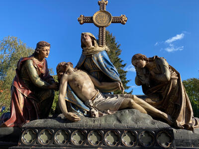 Exceptional Very Large Pieta / Golgotha Scene style Gothic - style en Fully Hand - Carved Wood , Mechelen - Belgium 19 th century ( Anno 1865 )