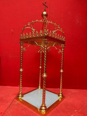 Exposition Chapel style Gothic - Style en Brass / Bronze / Polished and Varnished, France 19 th century ( Anno 1875 )