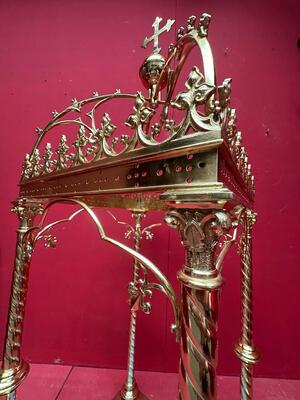 Exposition Chapel style Gothic - Style en Brass / Bronze / Polished and Varnished, France 19 th century ( Anno 1875 )