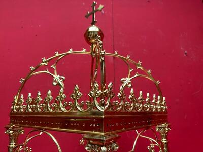 Exposition Chapel style Gothic - Style en Brass / Bronze / Polished and Varnished, France 19 th century ( Anno 1875 )