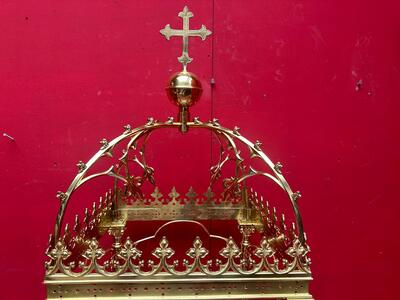 Exposition Chapel style Gothic - Style en Brass / Bronze / Polished and Varnished, France 19 th century ( Anno 1875 )