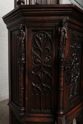 Gothic Credance Cabinet  style Gothic - style en Oak wood, France 19 th century ( Anno 1890 )