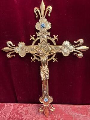 1 Gothic - Style Hanging Cross