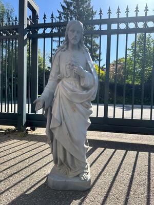 1 Gothic - Style Holy Heart Statue Suitable For Outdoor Use !