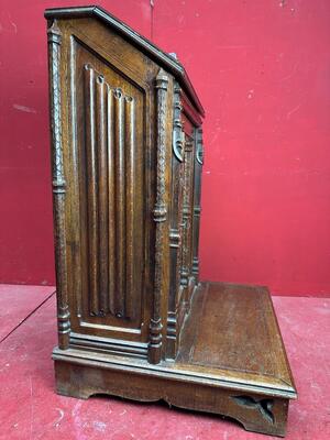 1 Gothic - Style Kneeler