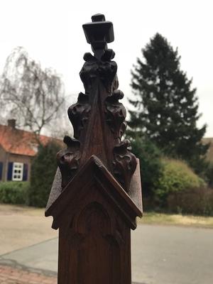 Kneeler style Gothic - style en Oak wood, Belgium 19th century