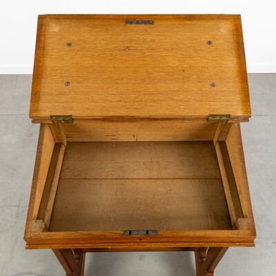 1 Gothic - Style Kneeler Expected !