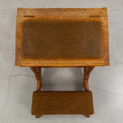 1 Gothic - Style Kneeler Expected !