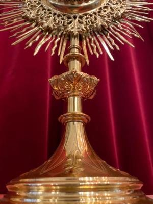 Monstrance style Gothic - style en Brass / Glass / Stones, France 19 th century