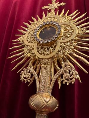 Monstrance With Original Case style Gothic - Style en Brass / Gilt / Stones / Glass, France 19 th century ( Anno 1865 )