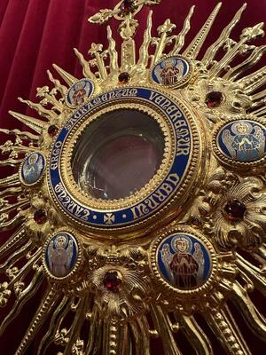 Monstrance With Original Lunula style Gothic - Style en Brass / Gilt / Stones / Enamel / Glass, France 19 th century ( Anno 1865 )