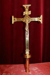 Processional - Cross style Gothic - style en Bronze Polisched and Varnished, Dutch anno 1910 19th century