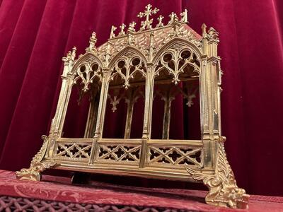 Reliquary style Gothic - Style en Bronze - Gilt Polished & Varnished, France 19 th century ( Anno 1885 )