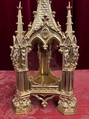 Reliquary style Gothic - Style en Bronze / Polished and Varnished / Glass, France 19 th century ( Anno 1865 )