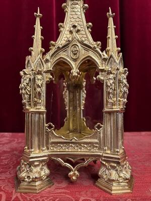 Reliquary style Gothic - Style en Bronze / Polished and Varnished / Glass, France 19 th century ( Anno 1865 )