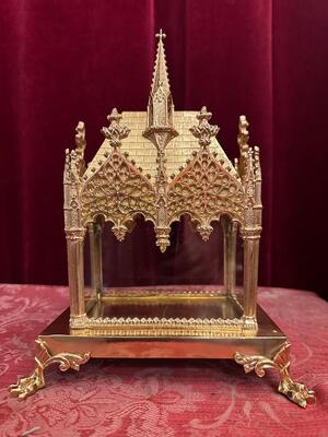 Reliquary. style Gothic - Style en Brass / Bronze / Gilt /  Polished and Varnished, France 19 th century ( Anno 1865 )