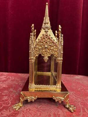 Reliquary. style Gothic - Style en Brass / Bronze / Gilt /  Polished and Varnished, France 19 th century ( Anno 1865 )