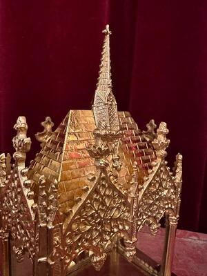 Reliquary. style Gothic - Style en Brass / Bronze / Gilt /  Polished and Varnished, France 19 th century ( Anno 1865 )