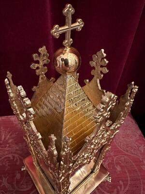 Reliquary  style Gothic - Style en Brass / Bronze / Gilt /  Polished and Varnished, France 19 th century ( Anno 1865 )