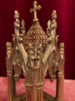 Reliquary style Gothic - Style en Full Bronze Gilt, France 19th century ( anno 1885 )