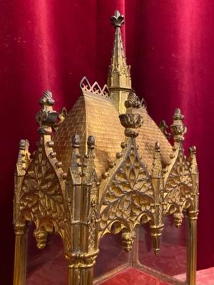 Reliquary style Gothic - style en Bronze - Gilt / Glass, France 19 th century ( Anno 1875 )