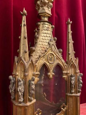 Reliquary style Gothic - style en Bronze / Gilt / Glass, France 19 th century ( Anno 1865 )