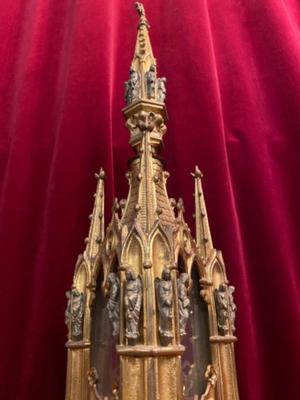 Reliquary style Gothic - style en Bronze / Gilt / Glass, France 19 th century ( Anno 1865 )