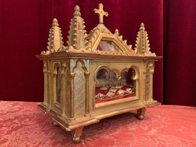 Reliquary Containing Large Bone Of Pius Pope Martyr Multiple Relics Around style Gothic - style en Wood / Gilt / Glass, France 19 th century ( Anno 1875 )