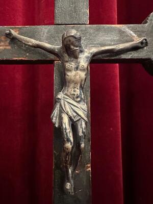 Reliquary - Cross Relics :Relics Ex Ossibus : St. Augustinus / St. Adriani. Ex Ossibus St. Monica / St. Petronilla. Ex Ossibus St. Leonardus. Ex Ossibus ?  style Gothic - Style en Wood / Brass / Glass, Italy 19 th century ( Anno 1835 )