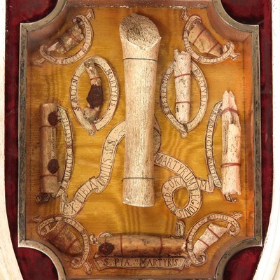 Reliquary Extreme Unique Containing Multiple Ex Ossibus Relics. Large Bones Of St. Ursula. St. Maximin. 18 Theca. style Gothic - style en Wood , Flemish - Belgium 19 th century